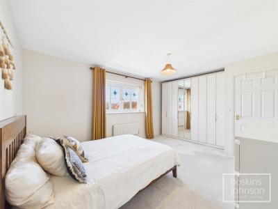 Heather Court, Quakers Yard, Treharris - Bedroom 1