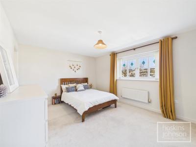 Heather Court, Quakers Yard, Treharris - Bedroom 1