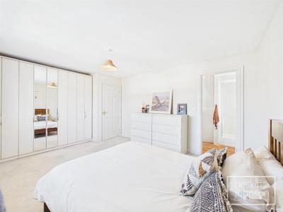 Heather Court, Quakers Yard, Treharris - Bedroom 1