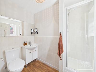 Heather Court, Quakers Yard, Treharris - En-Suite Shower Room
