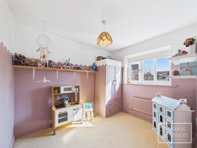 Heather Court, Quakers Yard, Treharris - Bedroom 3