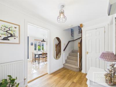 Heather Court, Quakers Yard, Treharris - Hallway