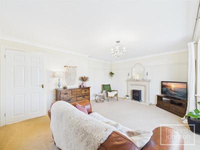 Heather Court, Quakers Yard, Treharris - Lounge