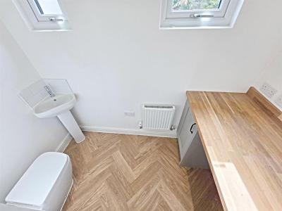 Thurston Road, Trallwn, Pontypridd - Utility/WC
