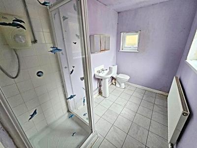 Cefn Ilan Road, Abertridwr, Caerphilly - Shower Room