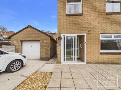 Llys Corrwg, Rhydyfelin, Pontypridd - Garage