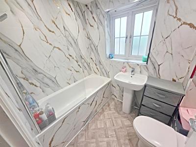 Highfields, Tonyrefail, Porth - Bathroom