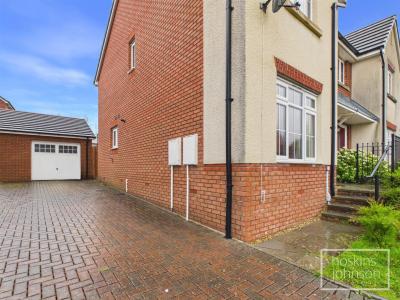 Highfields, Tonyrefail, Porth - Drive & Garge