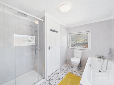 Glynmynach Street, Ynysybwl, Pontypridd - Bathroom