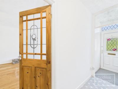 Glynmynach Street, Ynysybwl, Pontypridd - Entrance Hall