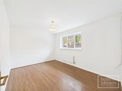 Brynderwen, Cilfynydd, Pontypridd - Bedroom 1