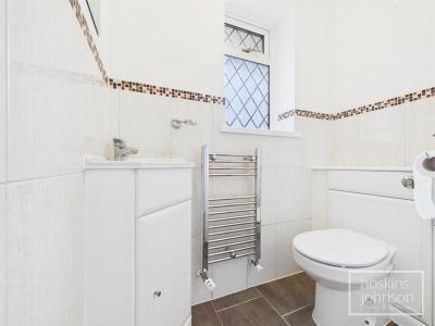 Brynderwen, Cilfynydd, Pontypridd - Cloaks/WC