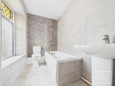 Telekebir Road, Pontypridd - Bathroom