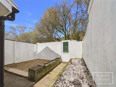 Telekebir Road, Pontypridd - Outside