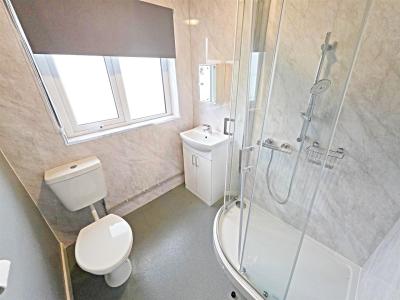 Whiterock Avenue, Graigwen, Pontypridd - Shower Room