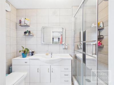 Hurford Street, Maesycoed, Pontypridd - En-Suite Shower Room