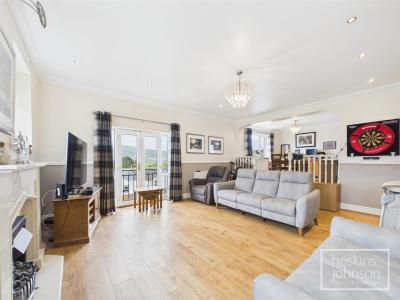 Hurford Street, Maesycoed, Pontypridd - Living Room