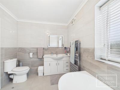 Hurford Street, Maesycoed, Pontypridd - Bathroom