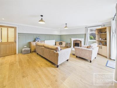 Hurford Street, Maesycoed, Pontypridd - Living Room