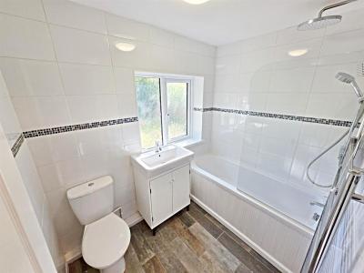 Derwendeg Avenue, Pontypridd - Bathroom