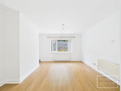 Cefn Lane, Glyncoch, Pontypridd - Living Room