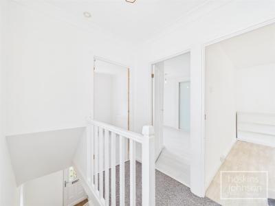 Cefn Lane, Glyncoch, Pontypridd - First Floor Laning