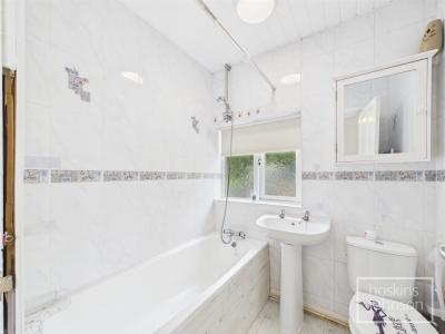 Cefn Lane, Glyncoch, Pontypridd - Bathroom