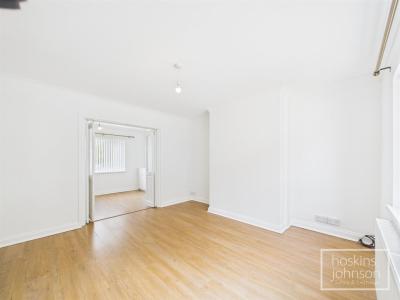 Cefn Lane, Glyncoch, Pontypridd - Living Room