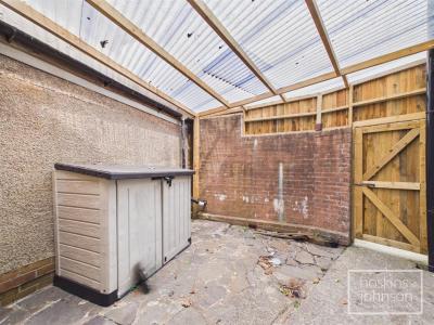 Cefn Lane, Glyncoch, Pontypridd - Outside storage