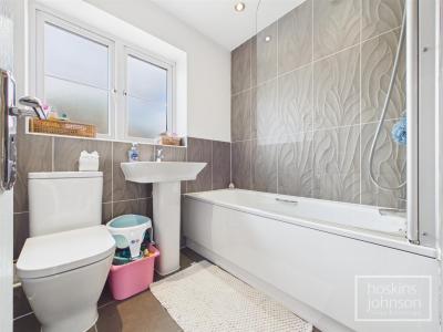 Nant Arian, Church Village, Pontypridd - Bathroom