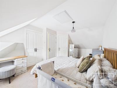 Nant Arian, Church Village, Pontypridd - Bedroom 1