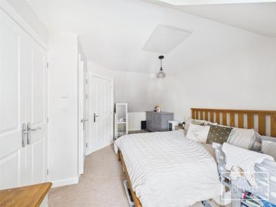 Nant Arian, Church Village, Pontypridd - Bedroom 1