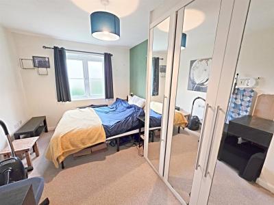 Heol Gryfydd, Rhydyfelin, Pontypridd - Bedroom