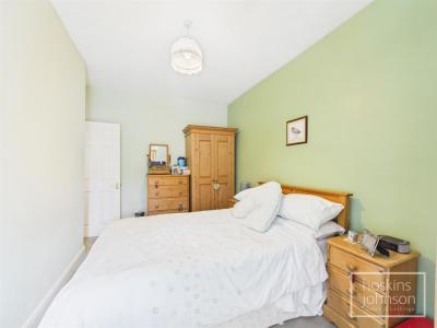 Pantygraigwen Road, Pontypridd - Bedroom 1