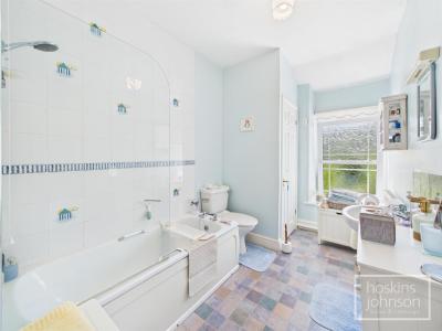 Pantygraigwen Road, Pontypridd - Bathroom