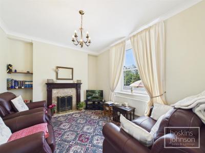Pantygraigwen Road, Pontypridd - Living Room