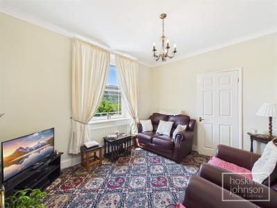 Pantygraigwen Road, Pontypridd - Living Room