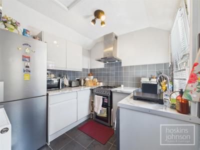 Pantygraigwen Road, Pontypridd - Kitchen