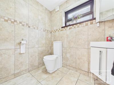 Thompson Villas, Ynysybwl, Pontypridd - Cloaks/WC