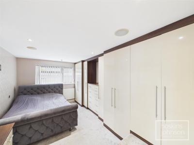 Thompson Villas, Ynysybwl, Pontypridd - Bedroom 1