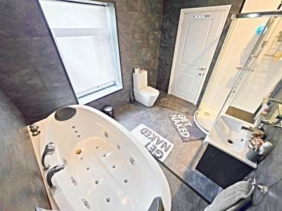 Thompson Villas, Ynysybwl, Pontypridd - Bathroom