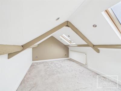 Thompson Villas, Ynysybwl, Pontypridd - Attic Room