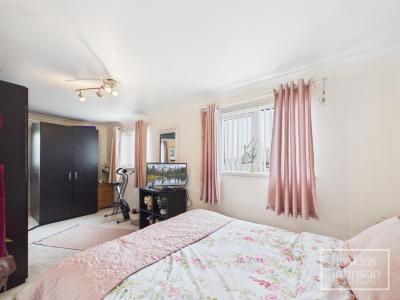 Silverhill Close, Cilfynydd, Pontypridd - Bedroom 1