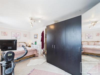 Silverhill Close, Cilfynydd, Pontypridd - Bedroom 1