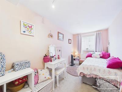 Silverhill Close, Cilfynydd, Pontypridd - Bedroom 3