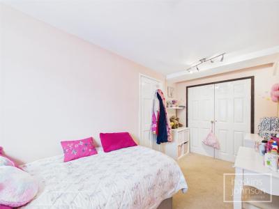 Silverhill Close, Cilfynydd, Pontypridd - Bedroom 3