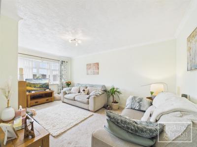 Silverhill Close, Cilfynydd, Pontypridd - Living Room