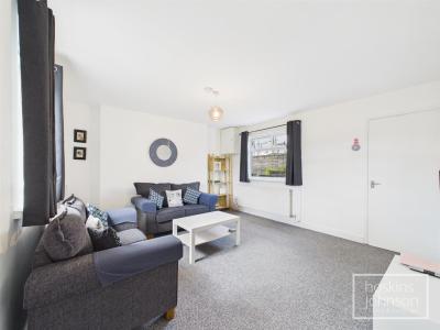 Oak Street, Rhydyfelin, Pontypridd - Living Room