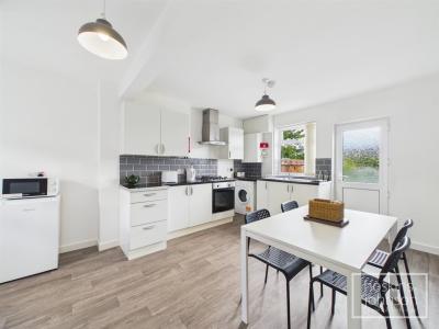 Oak Street, Rhydyfelin, Pontypridd - Kitchen/Diner