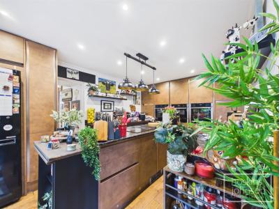 Pantygraigwen Road, Pontypridd - Kitchen